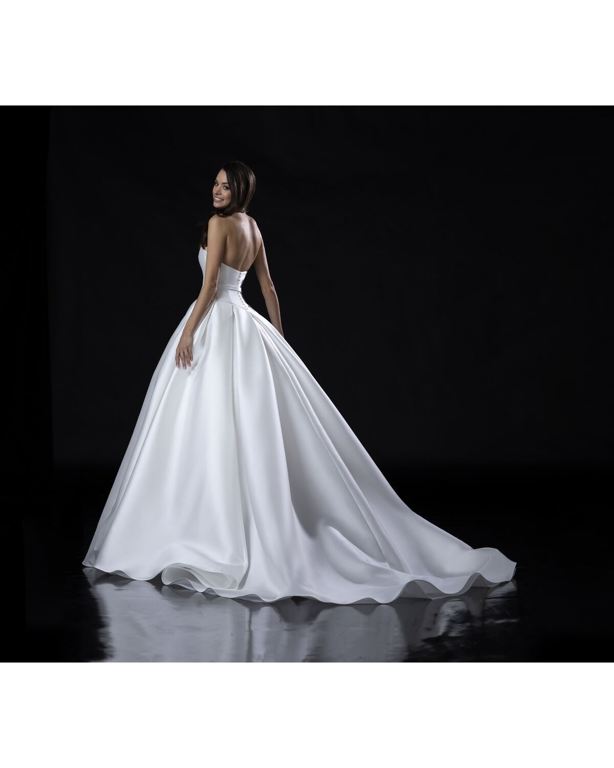 abito da sposa E0889 2024 - Valentini Couture