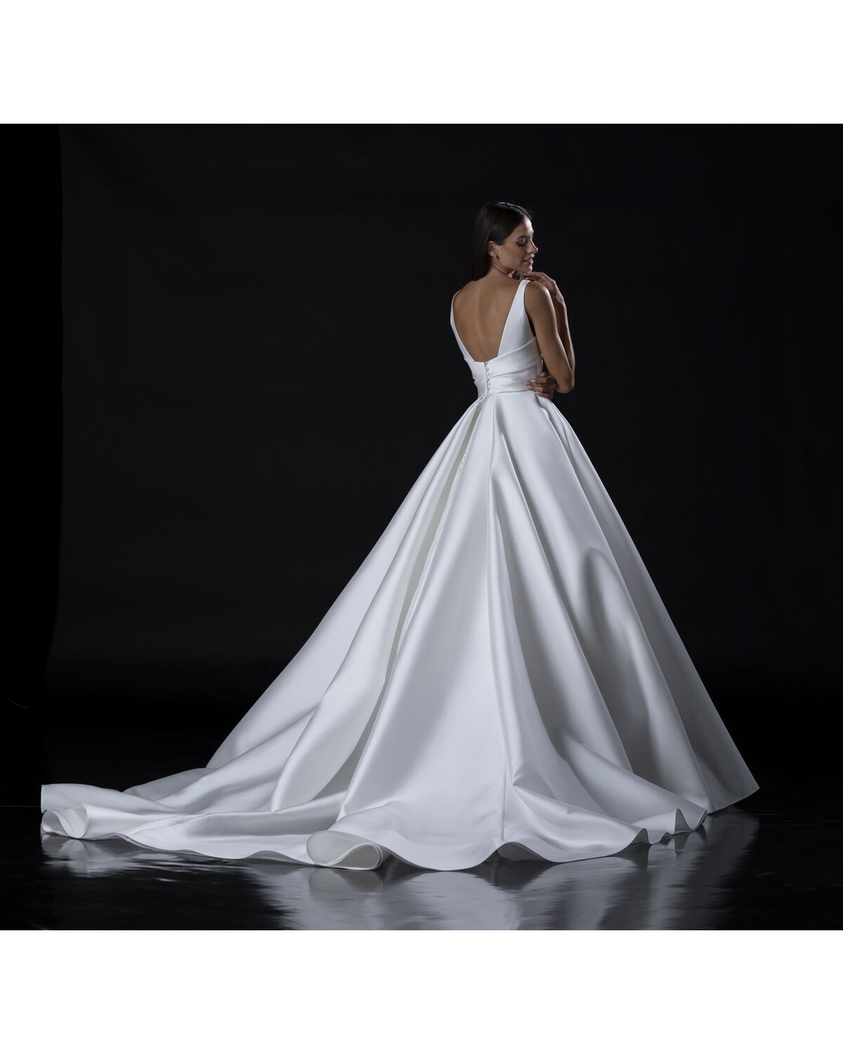 abito da sposa E0872 2024 - Valentini Couture