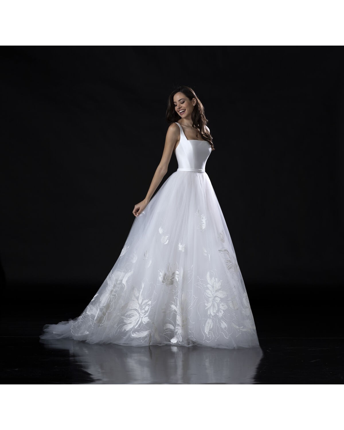 abito da sposa E0886 2024 - Valentini Couture