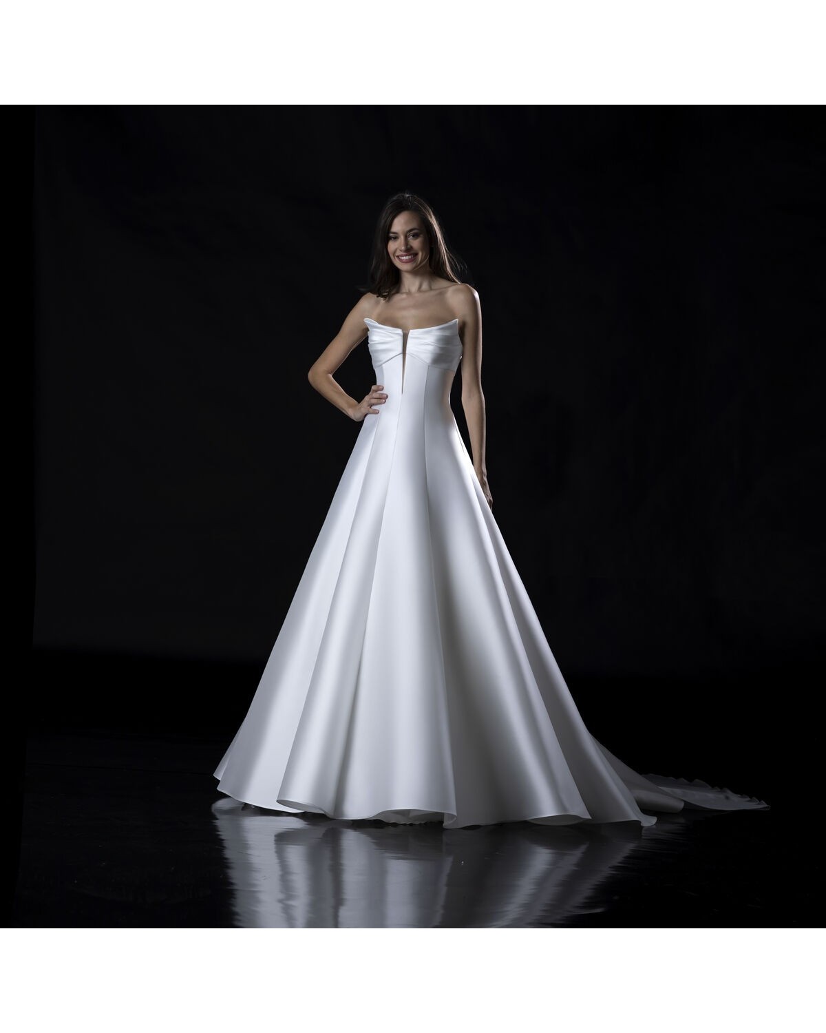 abito da sposa E0883 2024 - Valentini Couture