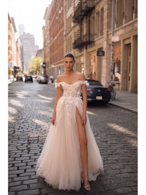 abito da sposa Collezione NYC 2024 Maleficent - MUSE by Berta