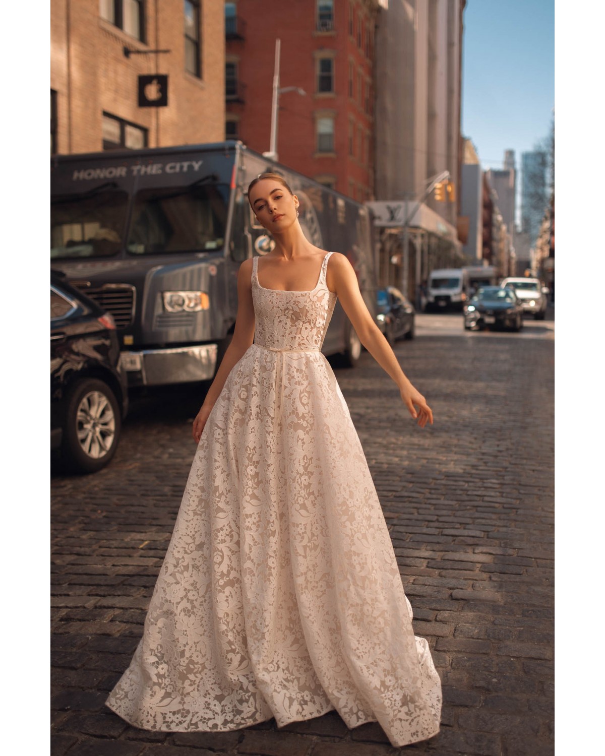 abito da sposa Collezione NYC 2024 Margot - MUSE by Berta